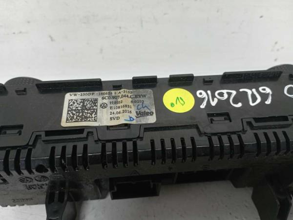 BOUTON CHAUFFAGE VW - Vue 3